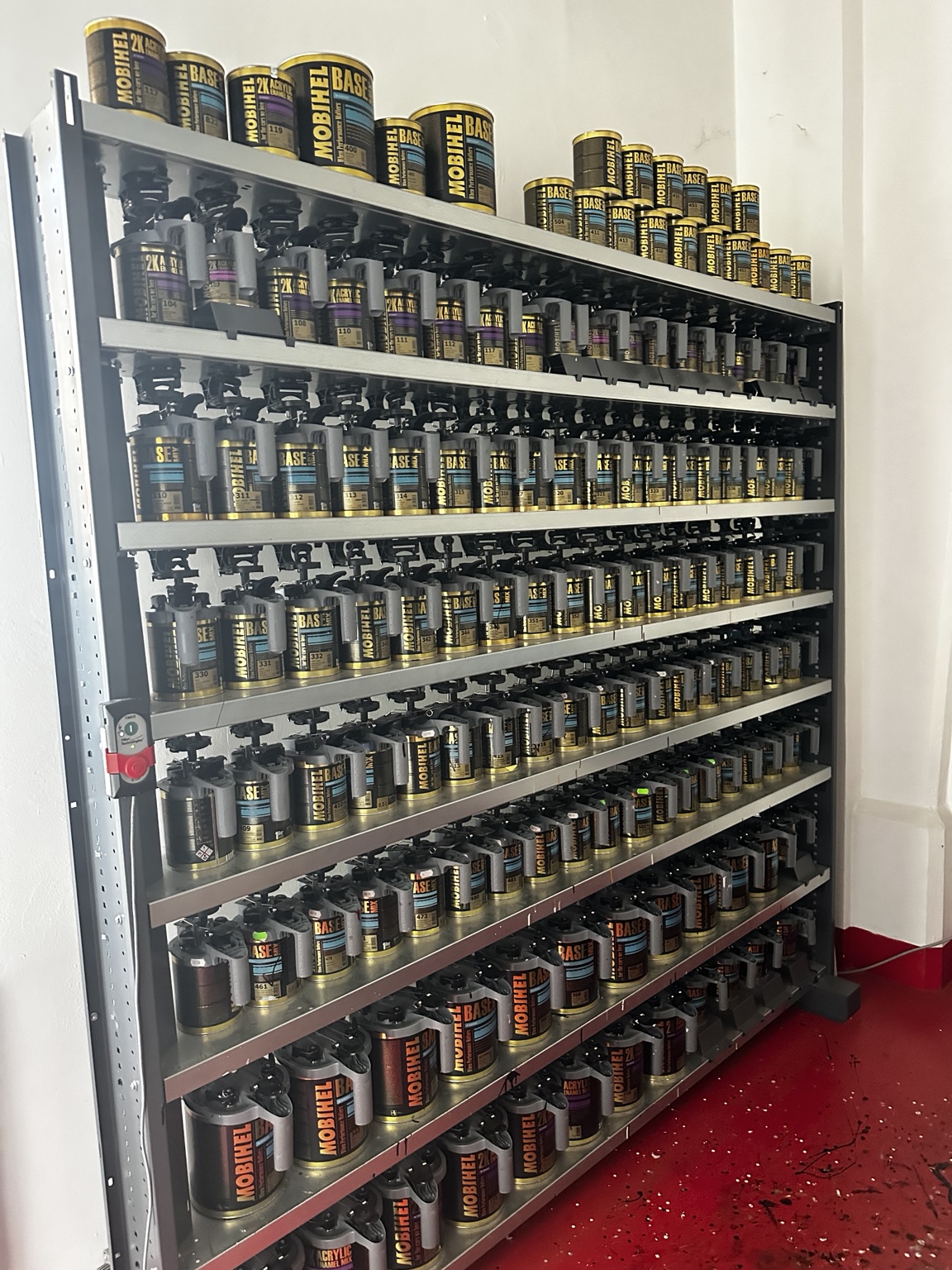 Unsere echte MOBIHEL-Farbmischanlage